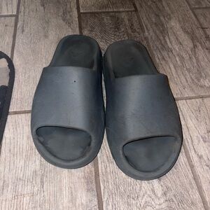 Adidas YZY Slide in Slate Marine